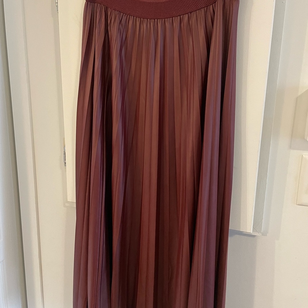 Long skirt ,waist on elastic band very confy - Picture 1 of 3